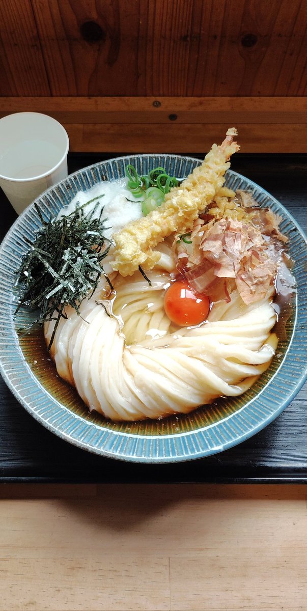 T_UDON_G's tweet photo. ランチはお休み前に
讃岐麺処山岡さん
春香の冷(大)えび天のせて
いつも満足の一杯です
ありがとうございます☺

#讃岐うどん
#讃岐麺処山岡 https://t.co/VJUuiUImgv