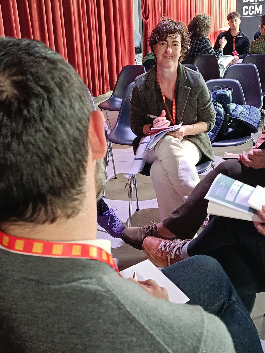 llenguacat_CAT's tweet photo. 👥Ahir a la tarda vam organitzar un espai de treball amb responsables municipals i personal tècnic de la xarxa #ImpliCAT sobre com potenciar el català als espais i clubs esportius del municipi. https://t.co/0xdPDSYf0N