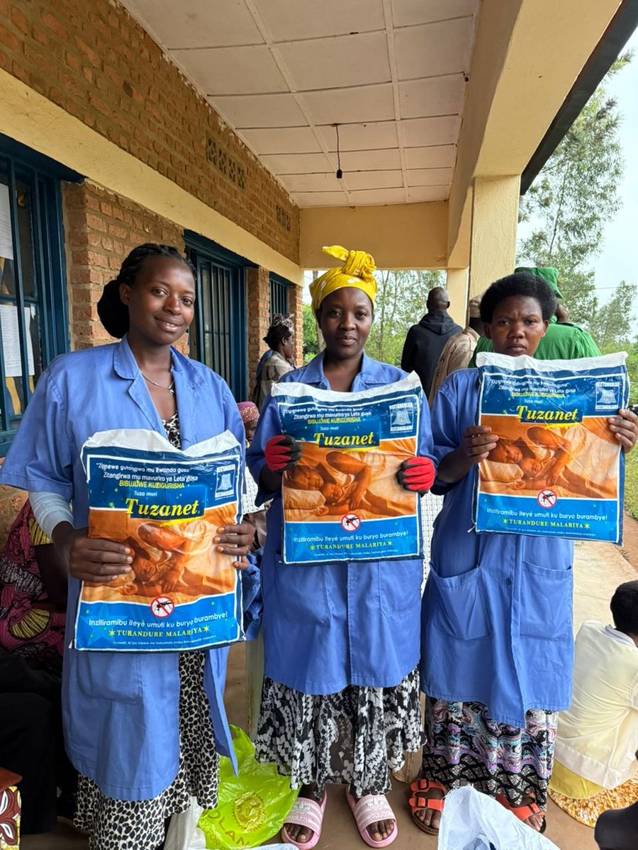 Sfrwanda1's tweet photo. @Sfrwanda1's supervision of the Long-Lasting Insecticidal Nets(LLINs) mass distribution campaign is ongoing in Gasabo,Kicukiro,$ Nyarugenge districts. Strong community turnout&amp;effective coordination among partners mark a successful start,as distribution continues in @CityofKigali https://t.co/AaK7DU7CmK