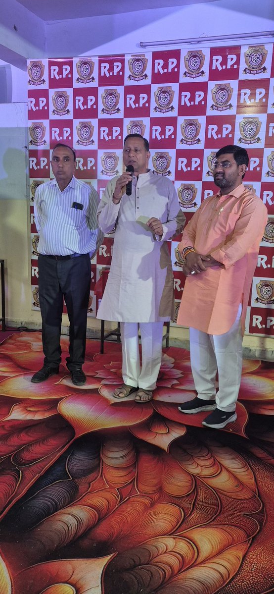 GirrajSharmaBJP's tweet image. आज आरपी सीनियर सैकेंडरी स्कूल, रामपुरा रोड़ सांगानेर में आयोजित " रिजल्ट वितरण समारोह" में शामिल होकर मेधावी छात्र - छात्राओं को प्रशस्ति-पत्र प्रदान कर उन्हें सम्मानित किया एवं उज्ज्वल भविष्य की शुभकामनाएं दी।

#sanganer #SchoolFunction #Result #girrajsharma #BhajanlalSharmaCM