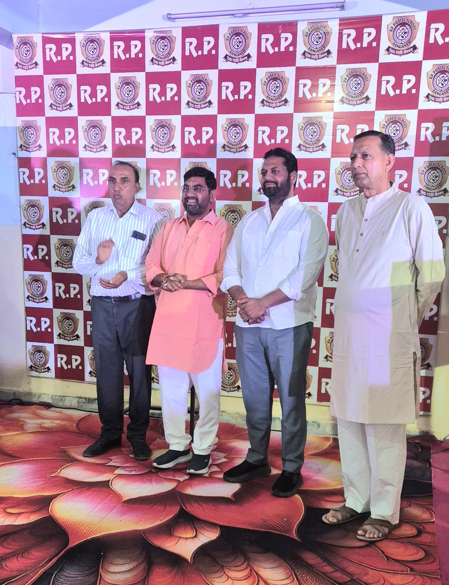 GirrajSharmaBJP's tweet image. आज आरपी सीनियर सैकेंडरी स्कूल, रामपुरा रोड़ सांगानेर में आयोजित " रिजल्ट वितरण समारोह" में शामिल होकर मेधावी छात्र - छात्राओं को प्रशस्ति-पत्र प्रदान कर उन्हें सम्मानित किया एवं उज्ज्वल भविष्य की शुभकामनाएं दी।

#sanganer #SchoolFunction #Result #girrajsharma #BhajanlalSharmaCM