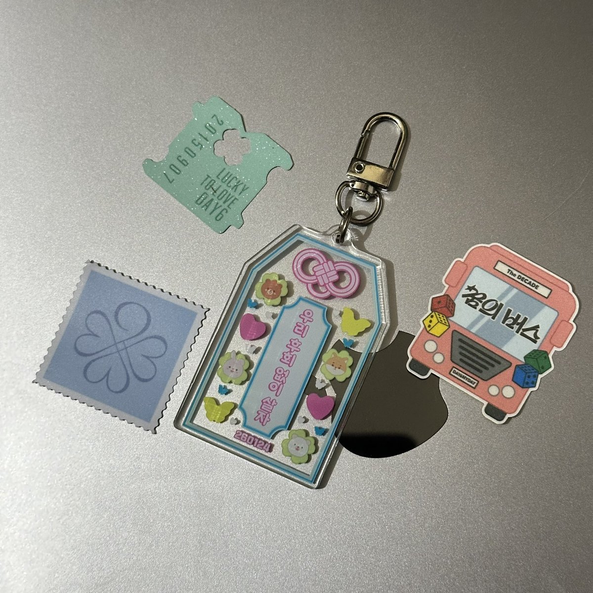 bootifulyoon's tweet photo. this pretty omamori keyring is finally home !! tysm @bbirong3to3 for this huhu super pretty niya in person ๐โจ
#dorothanks https://t.co/HpLdzCZOs0