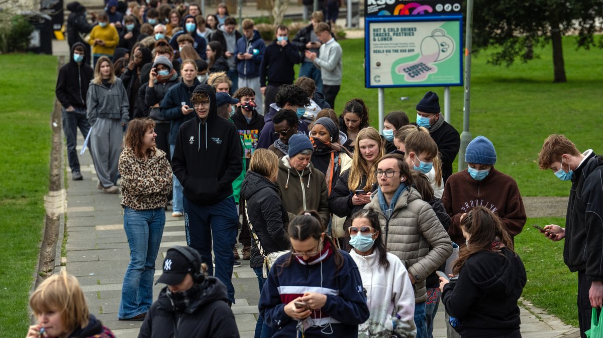 The Mirror tweet media