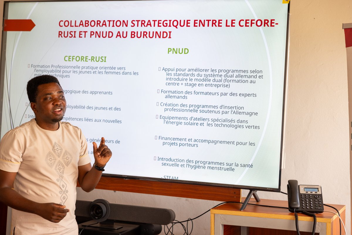 PNUDBurundi's tweet image. Visite de la RR #PNUD#Bdi au #CEFORE-Rusi pr explorer les domaines de renforcet de la collaborat° après l’appui logistique apporté en 2025. Avec Bonaventure Dusabe, DG du centre, discussions sur appui opérationnel pr format° de jeunes en STEAM, énergie solaire et métiers d’avenir