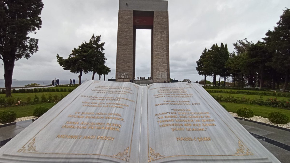 cetintunc2727's tweet photo. "18 Mart Çanakkale Zaferi, Türk askerinin kahramanlığını ve vatan sevgisini dünyaya gösteren bir zaferdir. Canlarını vererek vatanı koruyan şehitlerimizi minnetle anıyoruz. Zaferin 111. yıl dönümü kutlu olsun 🇹🇷" https://t.co/eAxFp04rCQ
