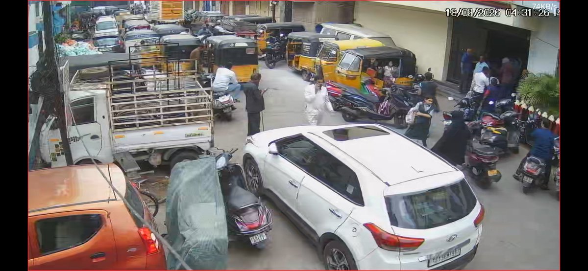 syedaskarialir1's tweet photo. @HYDTP @psmirchowk @DCPTraffic1Hyd

Requesting urgent intervention regarding the persistent traffic congestion and public nuisance near Success School, Purani Haveli. Repeated complaints have not resolved the issue. Irregular parking and road blockages during school pickup hours. https://t.co/O3gNKZIiYa