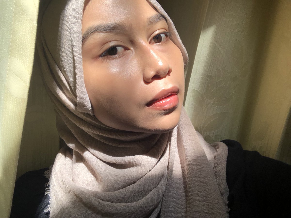 hubbayellow's tweet photo. Lowkey impressed sama OMG Ultra Brightening Expert Serum ini.

Teksturnya ringan banget di kulit tapi bikin wajah keliatan lebih bright &amp; glowing.

#PejuangGlowUpRamadan https://t.co/dt99YPEvdO