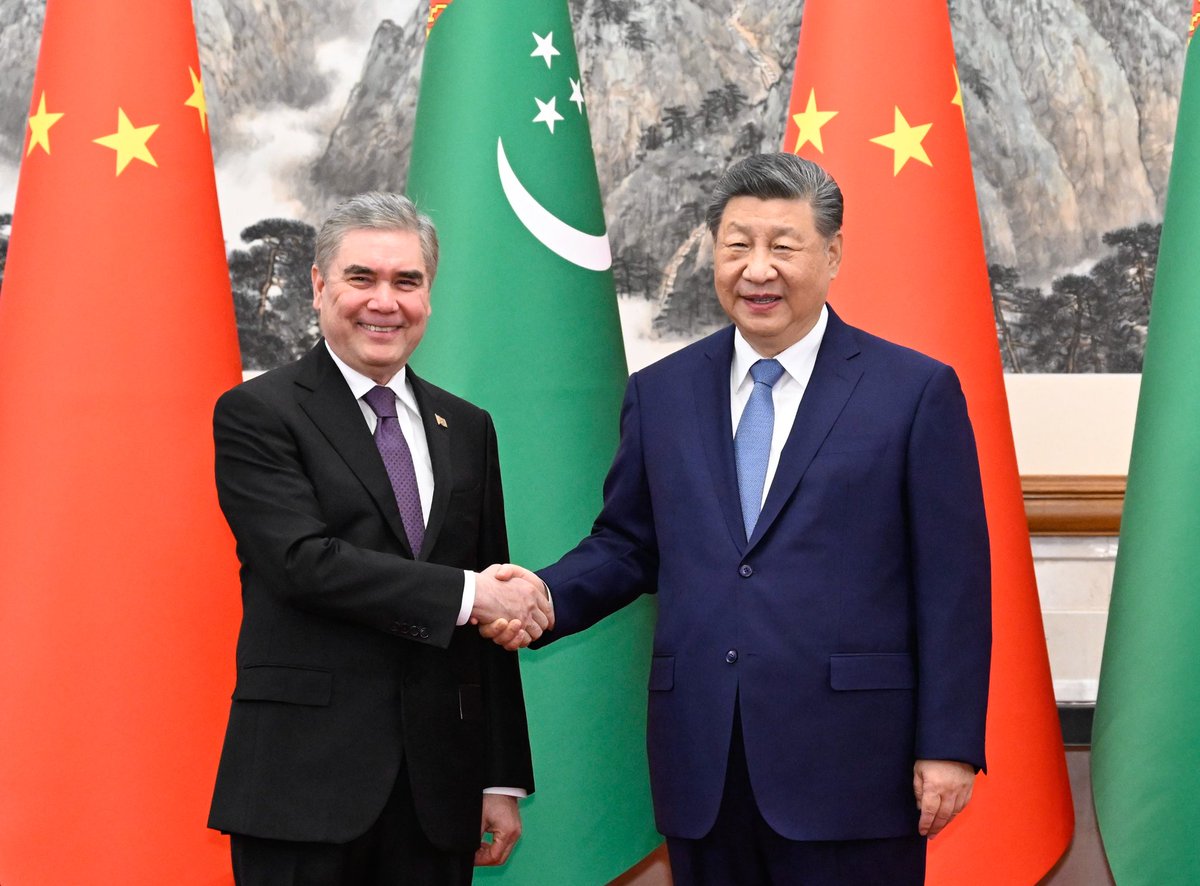President Xi Jinping met with National Leader of the Turkmen People and Chairman of the Halk Maslahaty of Turkmenistan Gurbanguly Berdimuhamedov, who is on a goodwill visit to China.