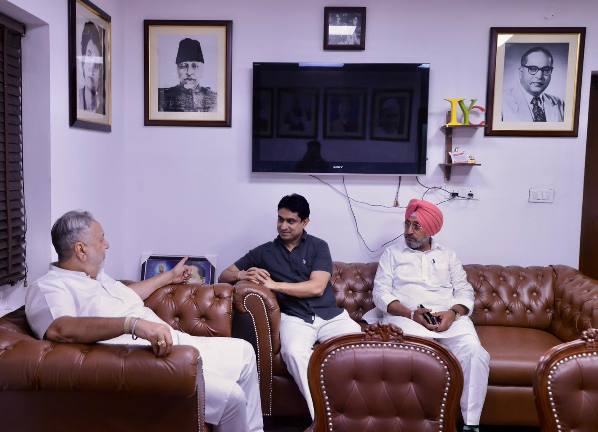 आज युवा कांग्रेस मुख्यालय में IYC अध्यक्ष <a href="/UdayBhanuIYC/">Uday Bhanu Chib</a> जी से पूर्व सांसद श्री <a href="/JasbirGillKSMP/">Jasbir Singh Gill MP official account</a> ने मुलाकात की।

देश विरोधी ट्रेड डील को हर हाल में रद्द कराने के लिए युवा कांग्रेस के “न्याय सत्याग्रह” को तेज़ करने पर चर्चा हुई।

📍 IYC HQ