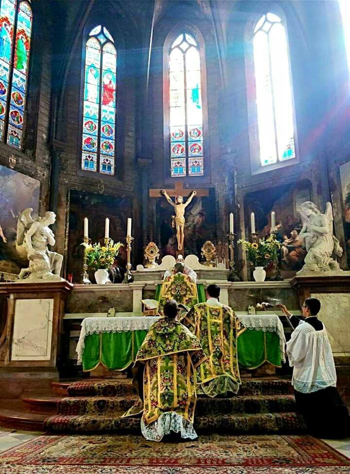 Pray The Rosary tweet media