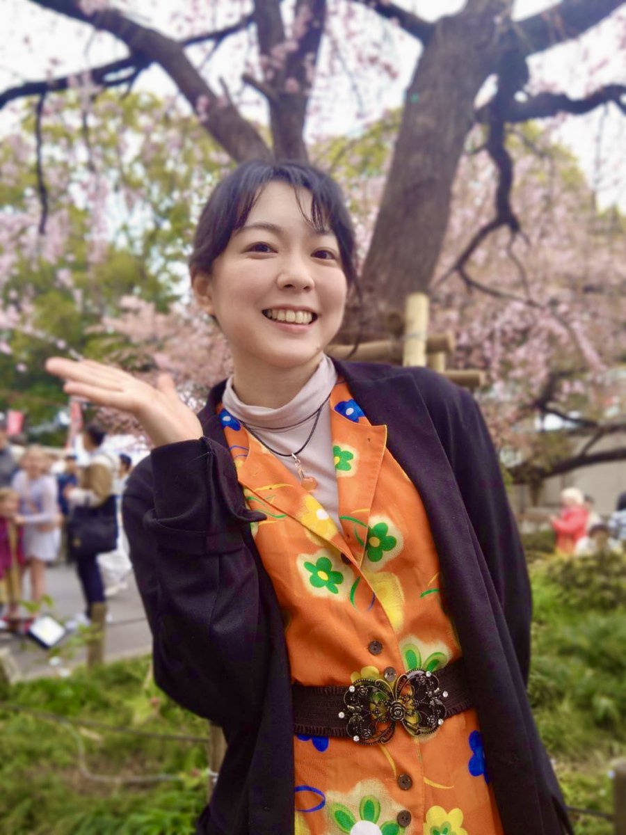 初めてのうえのさくらフェスタでした！
ありがとうございました！
初めましての方がcdをお手にとってくださり！！🥺
嬉しかったです。。
外国から来てくださった方まで🥺私日本語しか歌ってないのに🥺
しだれ桜が満開でした！
次は3/30月 19:30から、またステージあります！