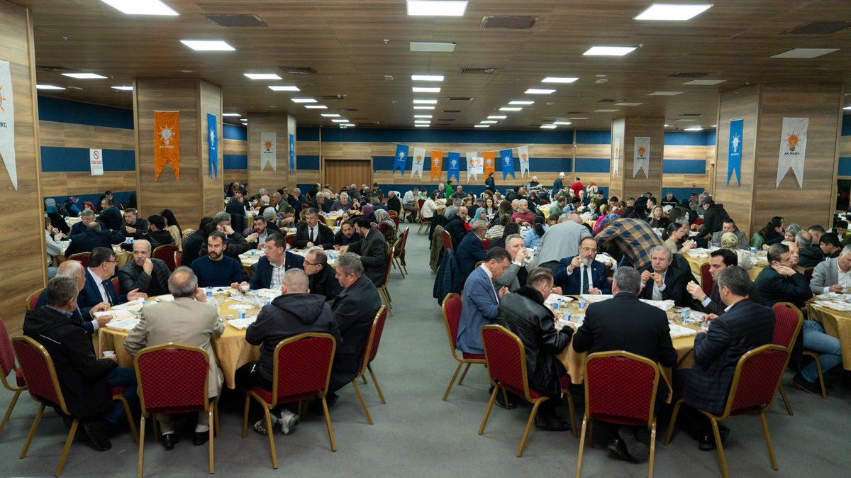 fsmvakfi's tweet photo. FSM Vakfı olarak, Tekirdağ Saray İlçe Bşk. düzenlediği iftara katıldık. 
Başkanımız Coşkun Şahin, vekil ve belediye başkanlarımızın katıldığı programda; kasideler, Hüseyin Özdemir sohbeti ve umre çekilişiyle gönüller bir oldu. Emeği geçenlere teşekkür ederiz. 🤲

#Tekirdağ #Saray https://t.co/HxUukZrLi1