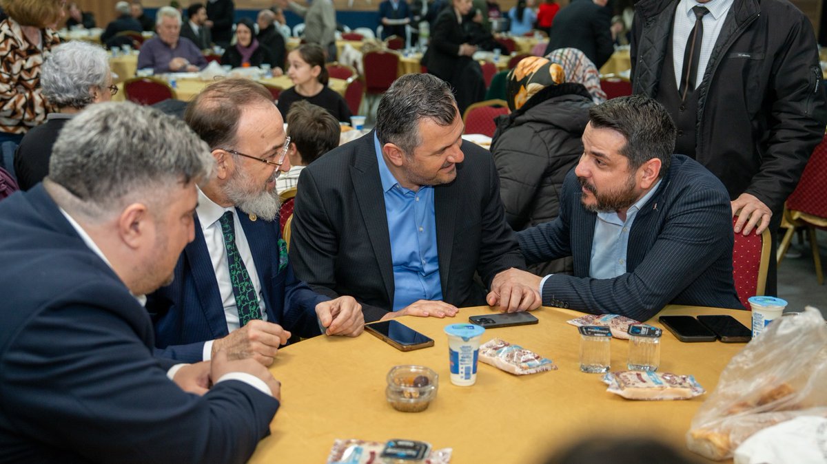 fsmvakfi's tweet photo. FSM Vakfı olarak, Tekirdağ Saray İlçe Bşk. düzenlediği iftara katıldık. 
Başkanımız Coşkun Şahin, vekil ve belediye başkanlarımızın katıldığı programda; kasideler, Hüseyin Özdemir sohbeti ve umre çekilişiyle gönüller bir oldu. Emeği geçenlere teşekkür ederiz. 🤲

#Tekirdağ #Saray https://t.co/HxUukZrLi1