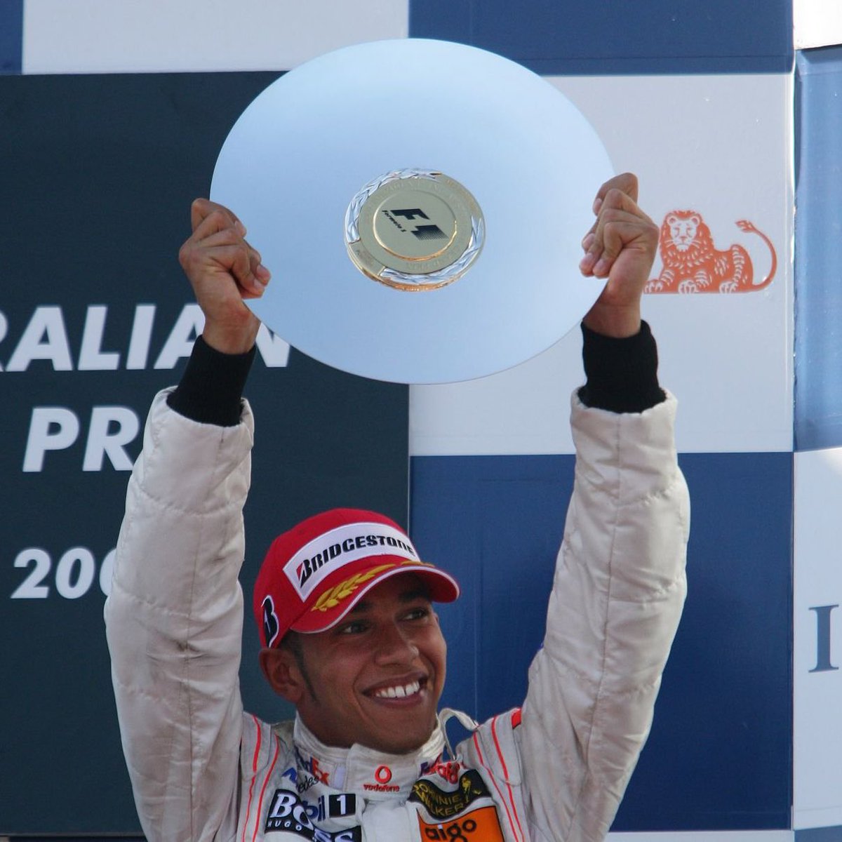 sim | シム tweet media