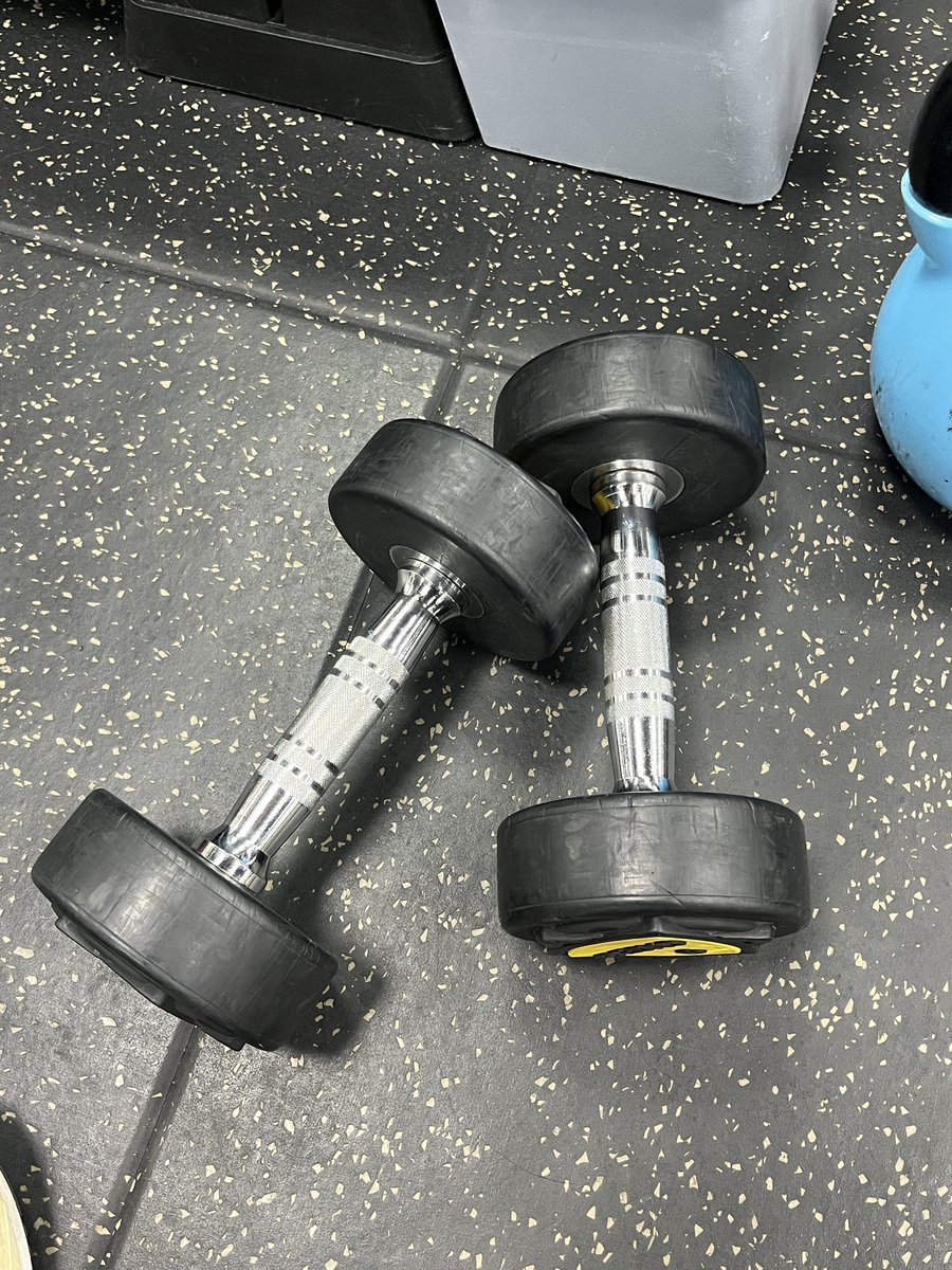 ㅋㅋㅋㅋㅋㅋ사레레 하다가 덤벨 집어 던지고 홍보글 썼다. 아 운동 다 했다 집 가자 ㅋㅋㅋㅋㅋㅋ 씬나