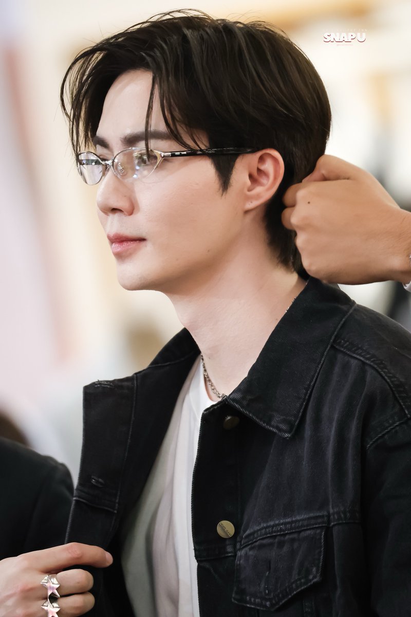 ❌ Make over 🪮🪞
✅ หล่อธรรมชาติ

Robinson x Zee Nong Zon

#RobinsonSummerFestxZee 
#ZeePruk <a href="/zee_pruk/">Z</a> 
#BabyNongZon <a href="/NongZon_Domundi/">NongZon</a> 

「ROBINSON SUMMER FEST」
| 18 MAR 26 |