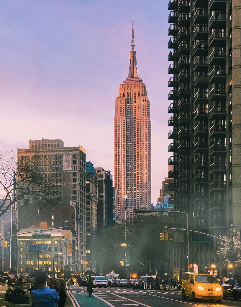 The Empire Strikes Back: istockphoto.com/portfolio/bob_… #NewYorkCity #Manhattan #TheEmpireStateBuilding #landmark #sunset #city #traffic #cabs #taxis #pedestrians #buildings #street #cars #rushhour #sidewalk #NewYork #view #thecitythatneversleeps #travelpics #travelphotos #gettyimages