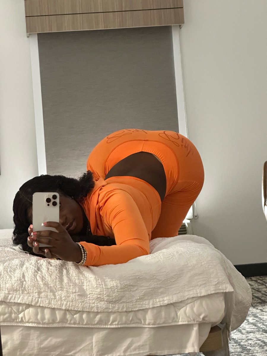 Funnyassjenise tweet media