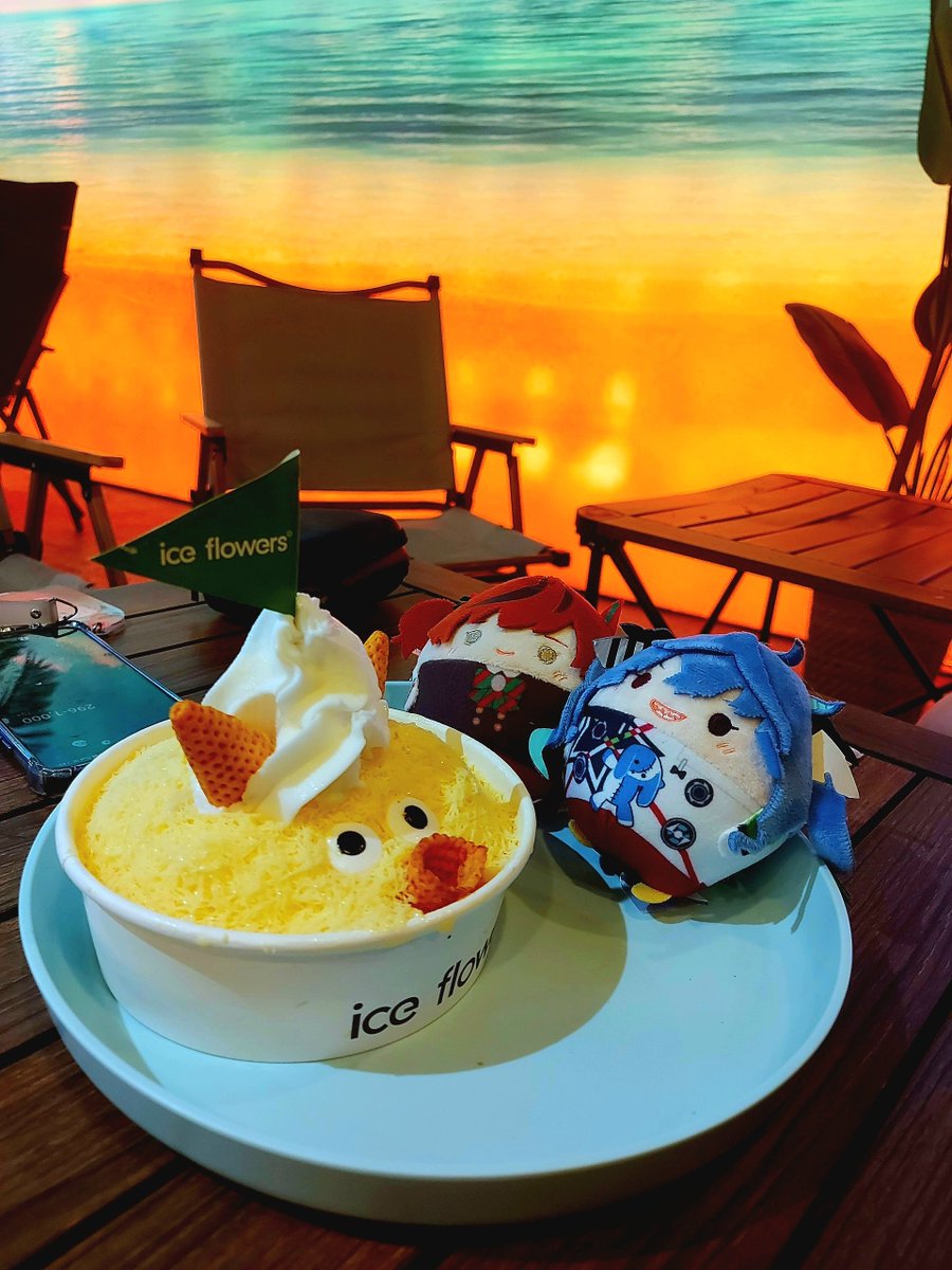 snack 🍔👾🦇 ➡️ making uma mugs! tweet media