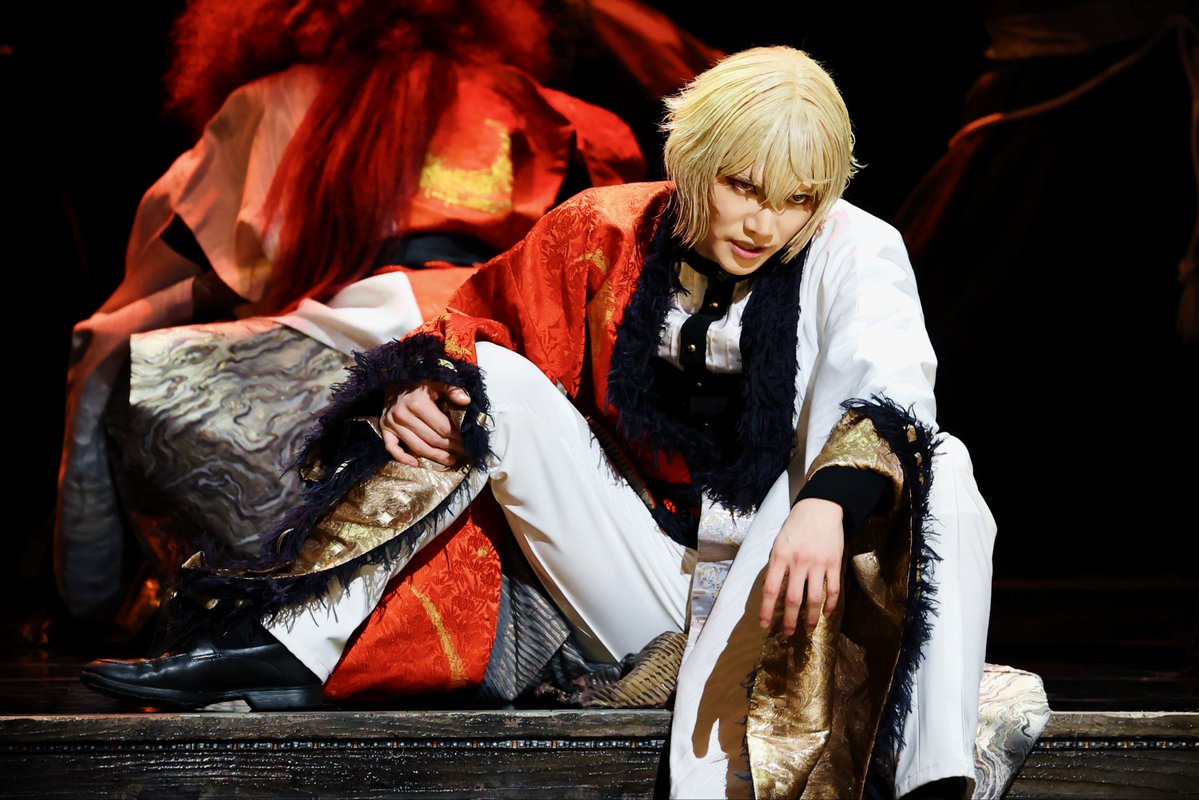 渡辺綱、酒呑童子、茨木童子。それぞれと向き合い、その在り方までも体現していく髭切。物語の中で役を生きるその在り方が、この舞台の軸となっていました。大千秋楽記念、ゲネプロ写真です。
（2/5）
#刀ミュ #刀剣乱舞