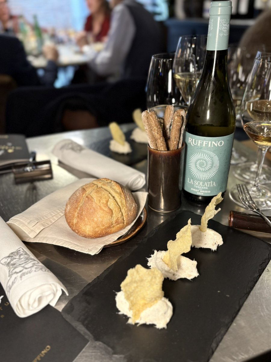 mccontentlab's tweet photo. Nasce “Garzaia”, il nuovo Bolgheri Superiore DOC 2023 firmato Ruffino  Un rosso elegante e contemporaneo (Cabernet Franc 70% + Merlot) che racconta il cuore della costa toscana.
Debutto internazionale con tappa a Venezia 
#mccontentlab #press #ruffino #garzaia #venezia https://t.co/gc4QNVGg4M
