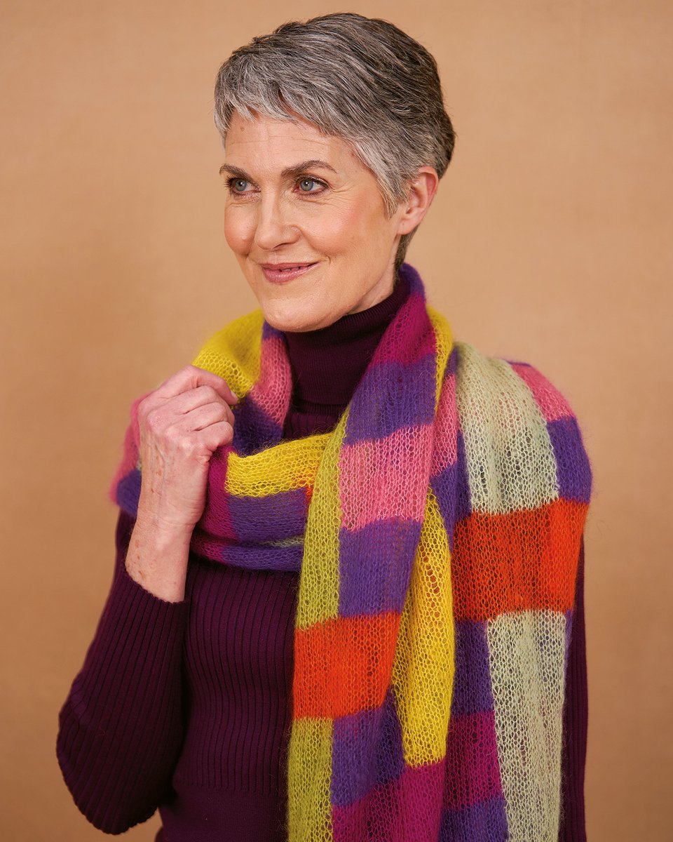 KnittingMag's tweet image. Create your own unique piece of fibre art with the stunning Boldweave stole by fabric designer and artist Kaffe Fassett. Full pattern is in issue 268.

📍Pattern: Kaffe Fassett @kaffefassettstudio
📍Yarn: Rowan Kidsilk Haze @rowanyarns

#knittingmagazine #knitting #crafts #yarn