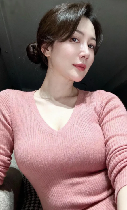 xiao_rou_'s tweet photo. 看起來很溫柔對吧

但其實
不太好親近
除非
你讓我有感覺

#新北
165cm 50kg D奶 35歲 https://t.co/fdhNfYZyP7