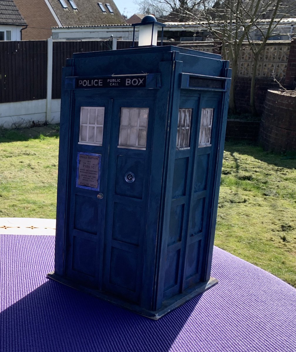 HVO_Productions's tweet image. Yesterday I completed my First Doctor kit from @Whosittopodcast 
I am over the moon with how it turned out.
Took a lot of paint tests and time for the little details but in the end it paid off 🤩

#doctorwho #firstdoctor #tardis