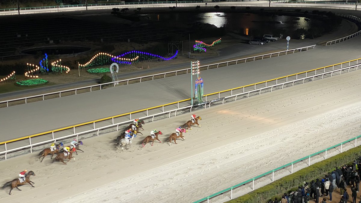 TeamSpiritSG's tweet photo. 先週、初めて船橋競馬場に行ってきました！
遊びじゃないよ、ビジネス交流会だからね！

初船橋競馬場は特別席から！ https://t.co/PaIZvYbWGb