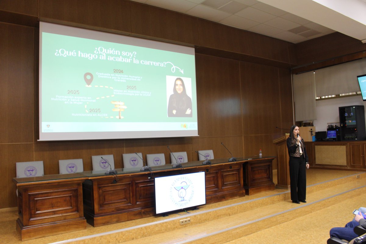 ffarmaciaUGR's tweet photo. Ayer celebramos con gran éxito la conferencia «La importancia de la nutrición en pacientes renales», impartida por Patricia Pérez Jiménez-Arellano y organizada junto a @AdinuGranada en el Aula Magna de la @ffarmaciaUGR. #FFarmaciaUGR
👉https://t.co/4EfFtJqyph https://t.co/ERCwNZbcWe