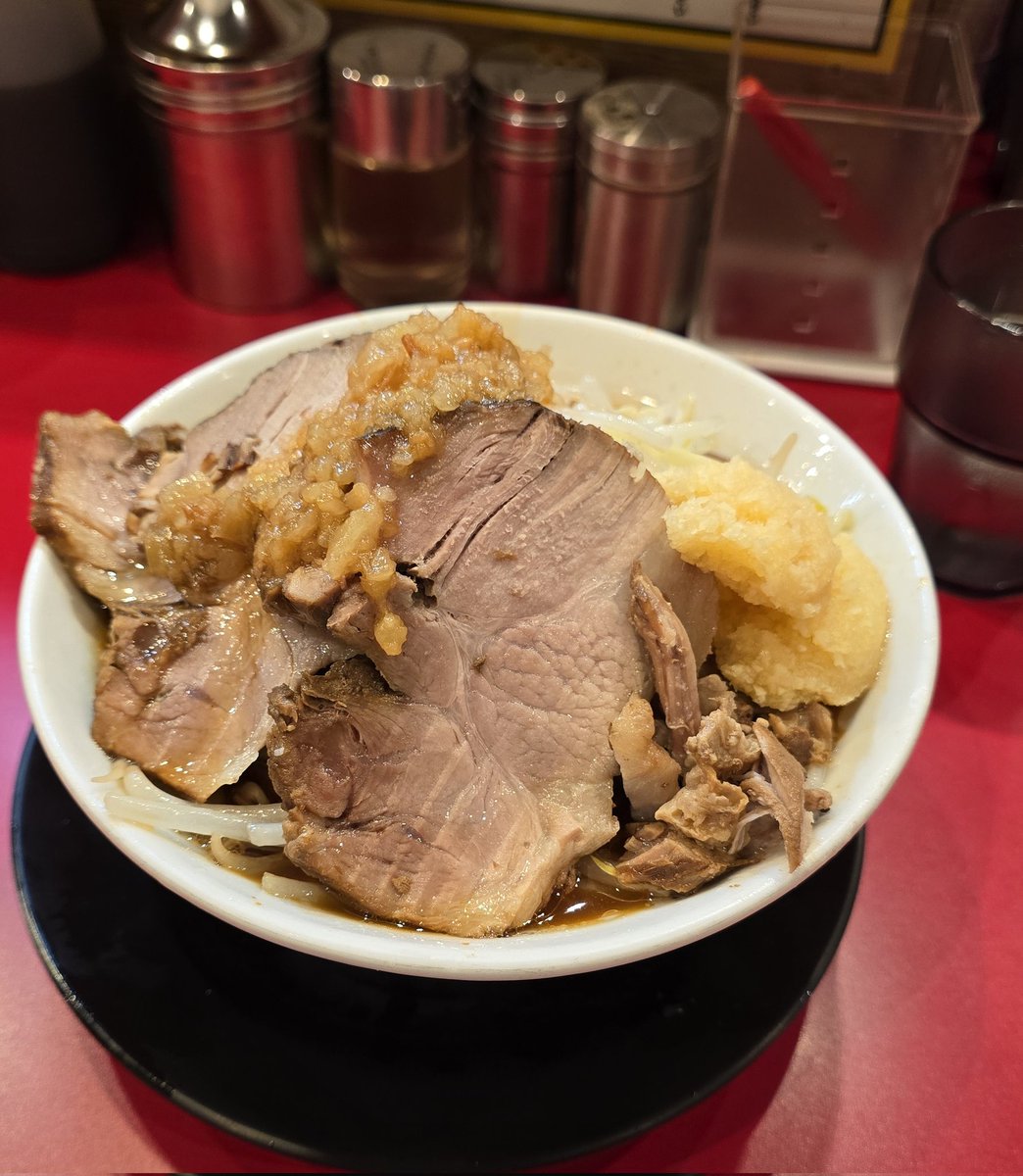 Kakuhen111's tweet photo. 本日の夕食🍜
#ブタギドラ
ラーメン並　にんにくマシ　豚マシ
ちょっとにんにくが多かった😅
一宮で仕事なので、今日は岐阜羽島で宿泊 https://t.co/51RdHcevXe