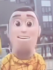 please tell me im not the only one that sees it