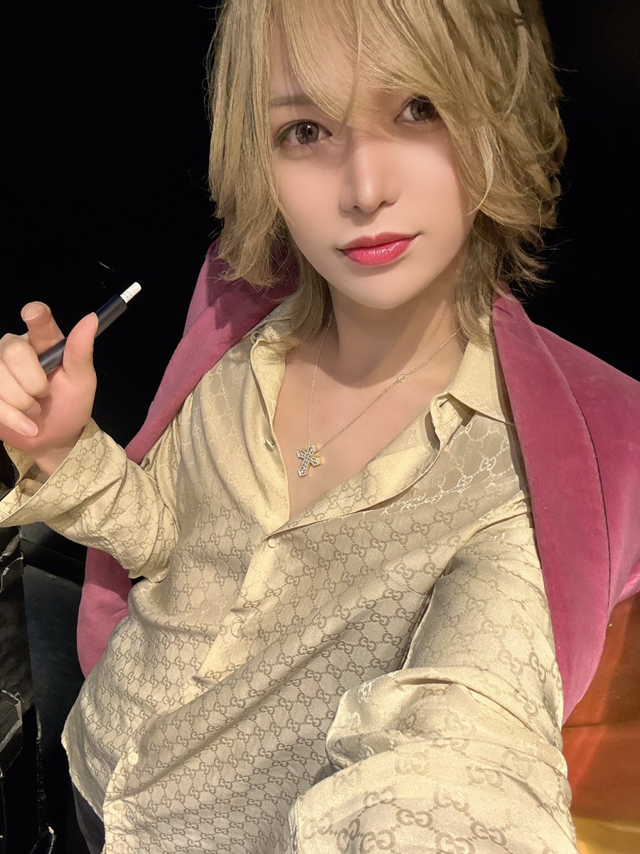 Post by 逆巻アヤト on X: メガネ壊れた🫥