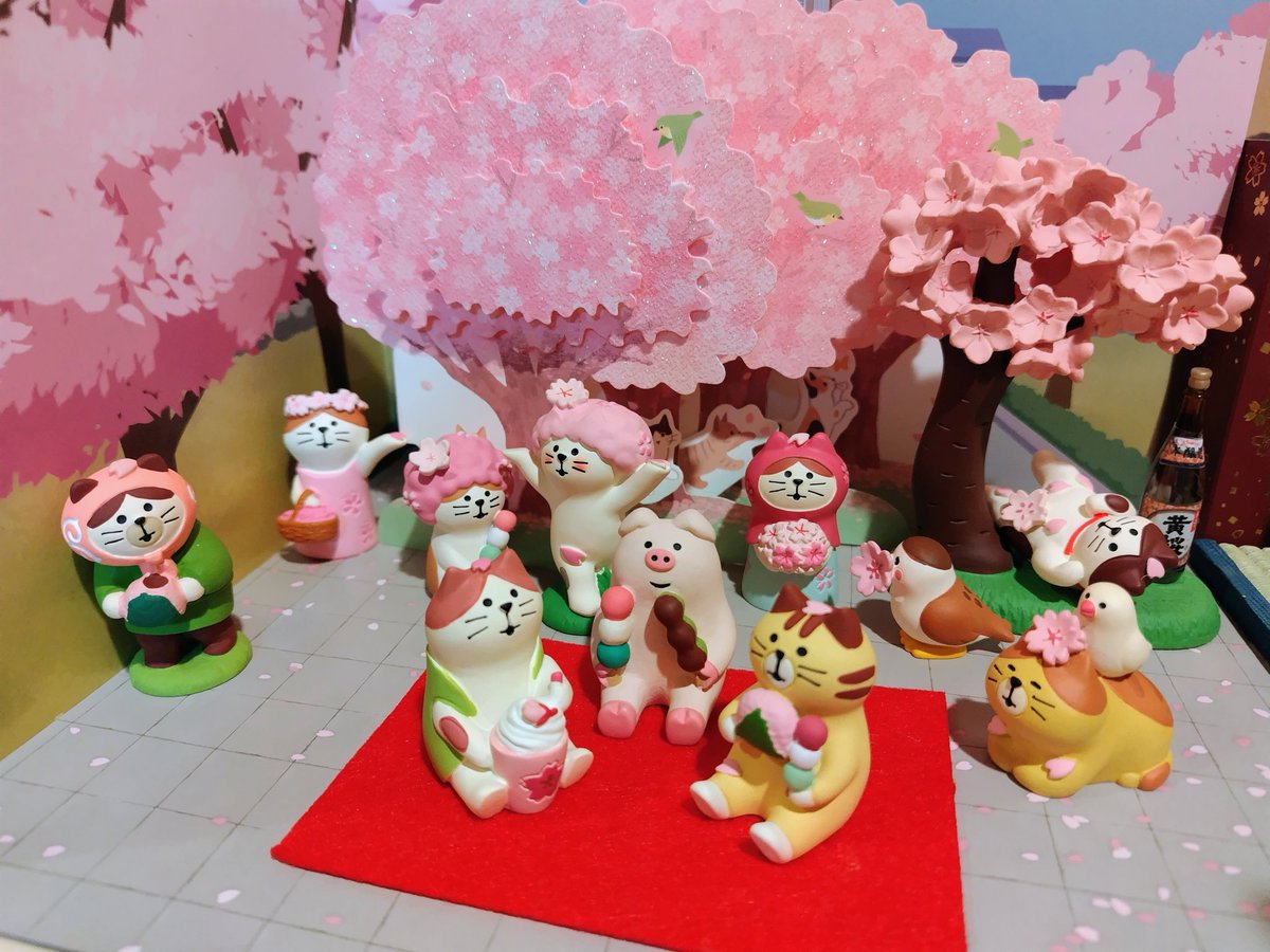 Sada_gaeru's tweet photo. 桜前線北上中
わが家は一足お先に満開です
桜の樹の下で甘い物を食べてまったり
#コンコンブル　#お花見 https://t.co/uhhX5Ef76K