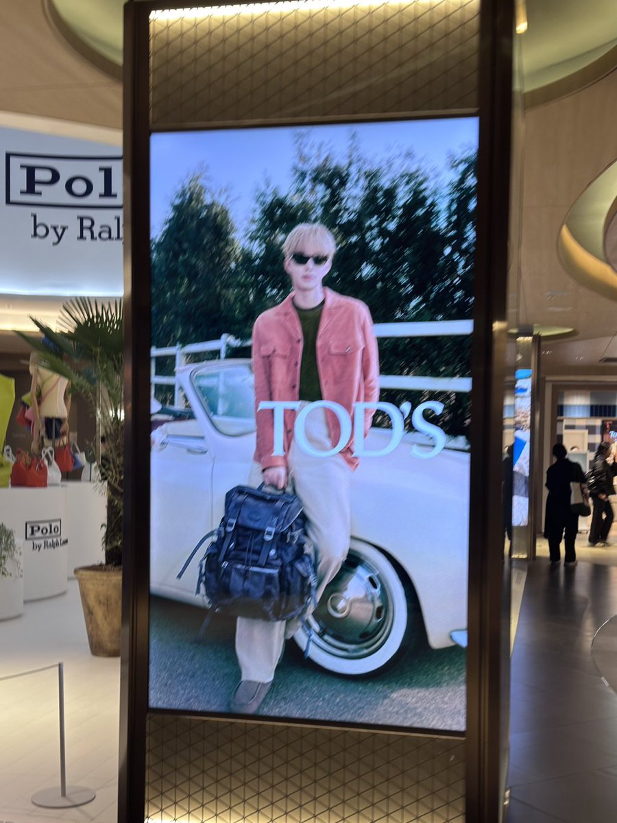 JW_Tods's tweet photo. ‼️코엑스와 도산대로 등 서울 곳곳에 나타나는 정우의 토즈 캠페인 영상을 놓치지마세요🧡‼️

📸 인증하고 삿포로 비지독 인형 받기 🎁
인용트윗 확인하기! https://t.co/90Eo0UgbBu