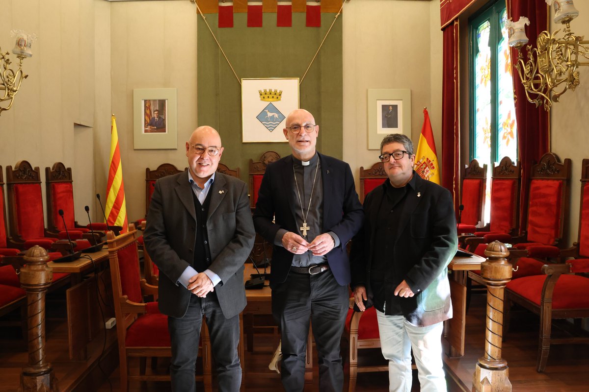 Hem tingut el plaer de rebre a #CanetDeMar la visita de fra. Octavi Vilà, bisbe de Girona.

Durant la seva estada, hem visitat l’arxiu parroquial, on es conserva l’arxiu musical barroc, un patrimoni de gran valor per al nostre municipi.

Ha estat un honor.