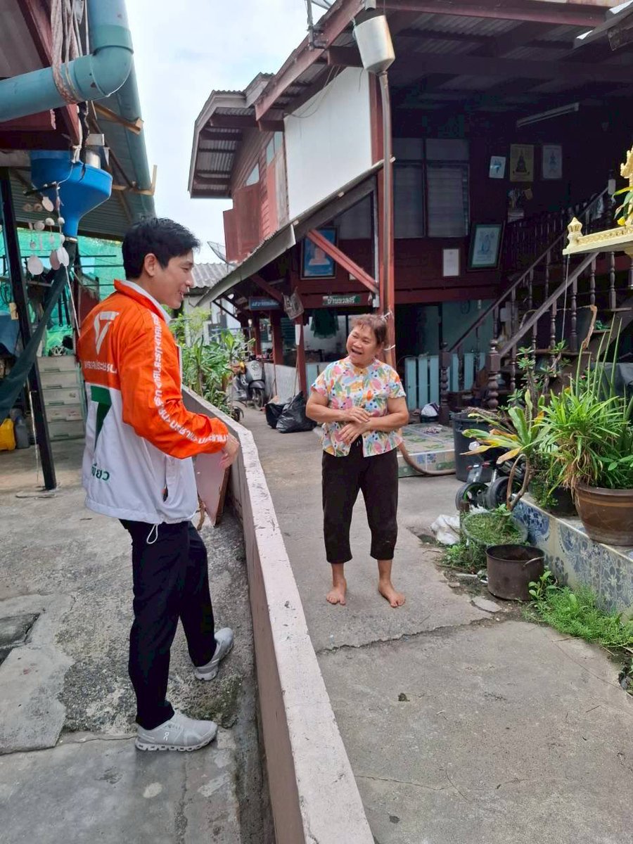 ลงพื้นที่ชุมชนบางกระดี่ หมู่ 2 เพื่อรับฟังปัญหาพี่น้องประชาชน พบว่ายังคงมีปัญหาสำคัญที่ไม่ได้รับการแก้ไขอย่างเป็นรูปธรรม คือ “ปัญหาน้ำทะเลหนุน” ซึ่งจนถึงปัจจุบันยังไม่มีแนวทางแก้ไขที่ชัดเจนและจริงจัง ส่งผลให้ประชาชนในพื้นที่ต้องเผชิญกับความเดือดร้อนอย่างต่อเนื่อง