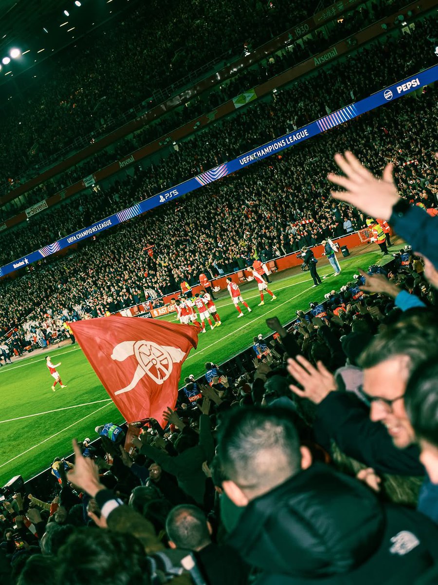 Emirates Stadium mode UCL 👏🏻 

(Pict via: <a href="/LowerNorthBank/">Lower North Bank</a>)
