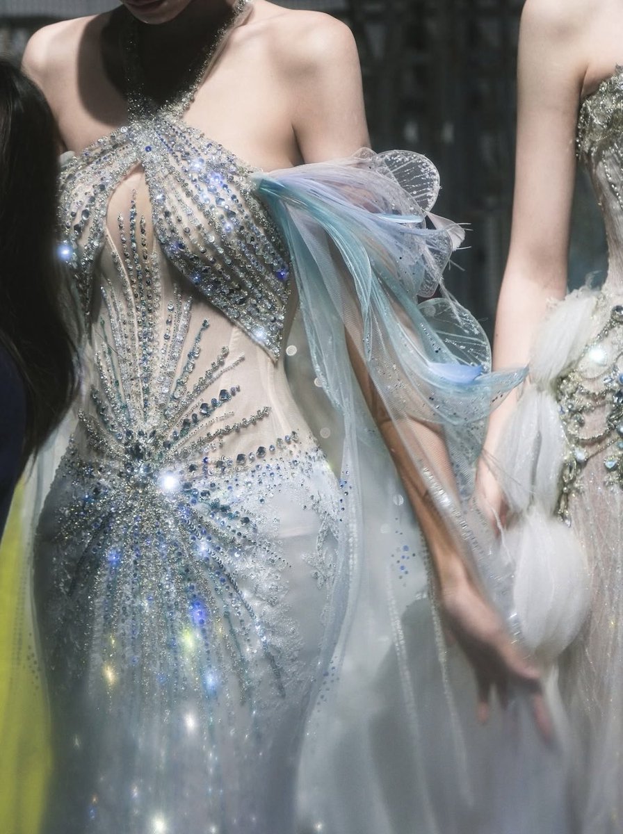 Elle Lookbook tweet media