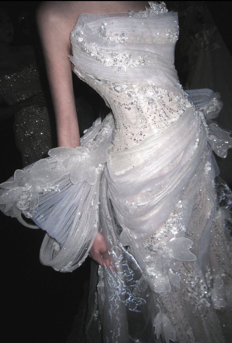 Elle Lookbook tweet media