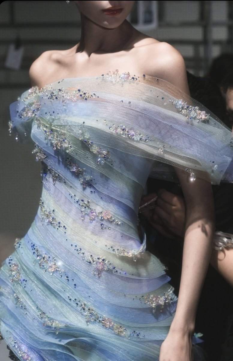 Elle Lookbook tweet media