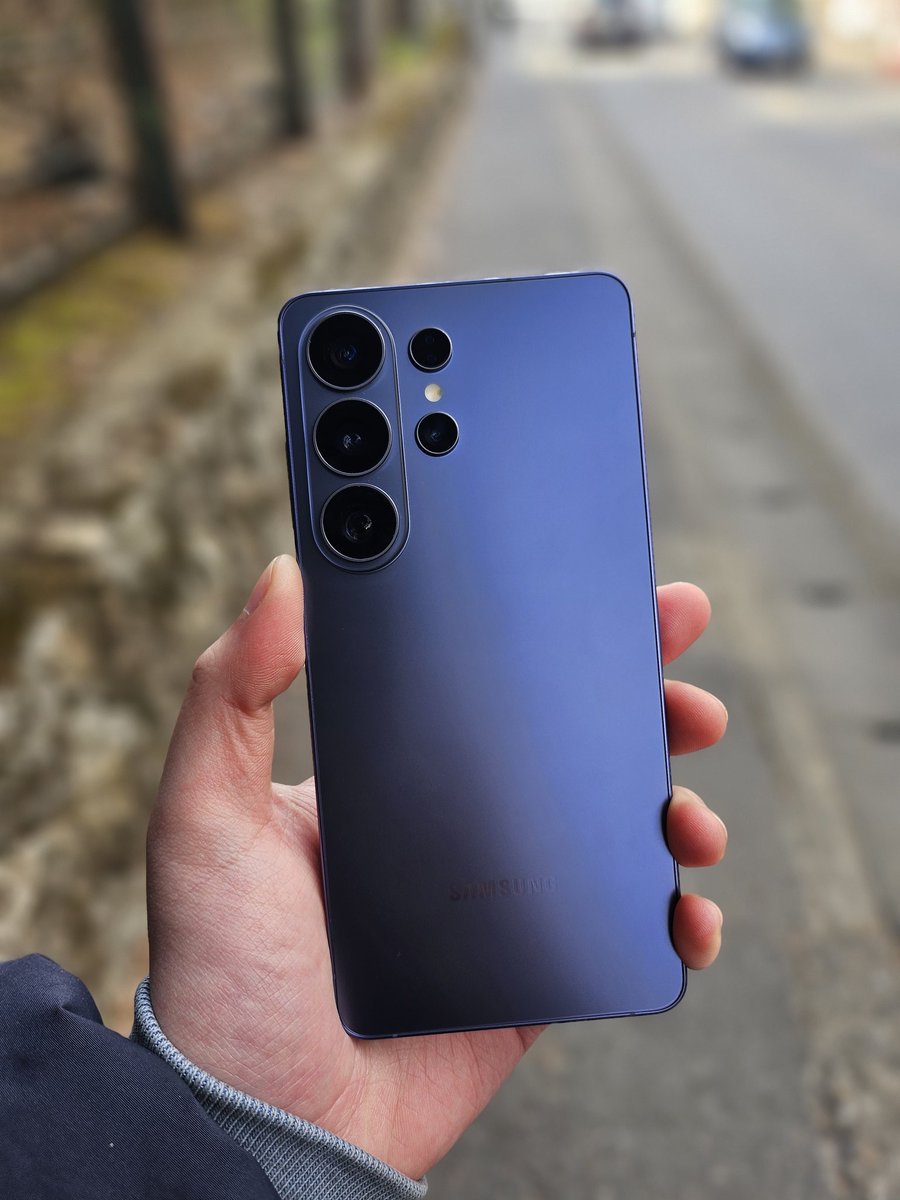 NandeEricsson's tweet photo. パピコ君(@Papiko_Gadget)と雨の中ビワイチへ～！
S26Ultraで撮ってみました！どうでしょう🥺 https://t.co/2kUlAINiAN