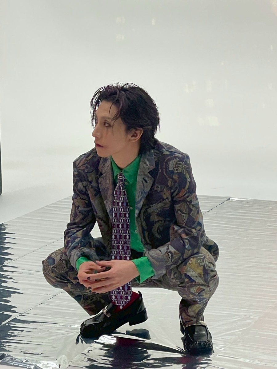 Push up official account tweet media