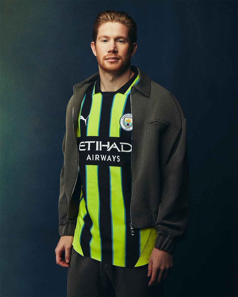_PointDePenalty's tweet photo. Ça fait toujours plaisir de voir un maillot à 16€ mais on en peut vraiment plus de celui-ci 😭

Lien (code PDP10) https://t.co/1ZNWjuSZK0 https://t.co/qO40gCjxXw