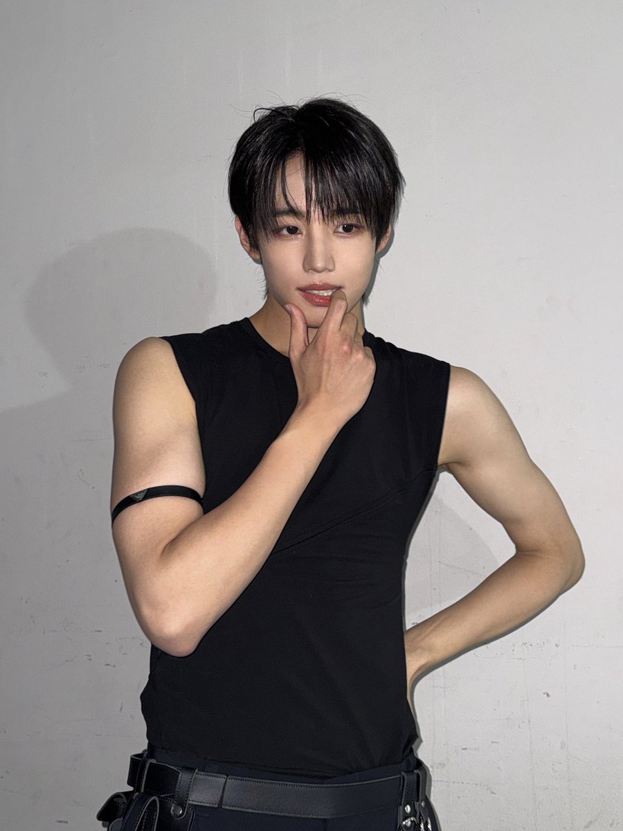 Yonghoon. (2005) tweet media