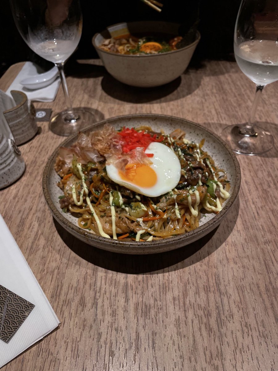 Acho que eu nunca mais vou comer fora, to quase morrendo desde sábado por causa disso aqui