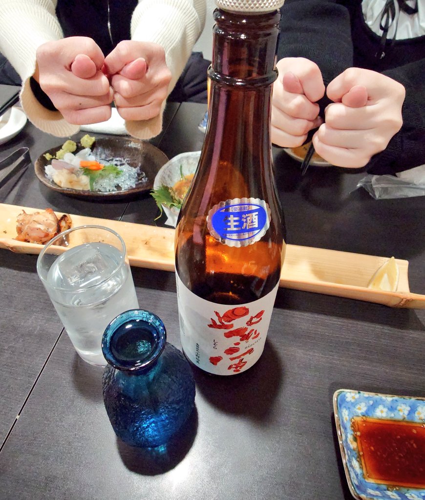 mochiudonsoba's tweet photo. 先日、初めて入った居酒屋。
ジャンボ焼き鳥が思った以上にジャンボやったwww
一人呑み楽しもうと思ったけど…このデカさ。
ちょうど付き合ってくれる方々が居て完食できた！
大変助かりました🥲 https://t.co/aU7QU5NHeC