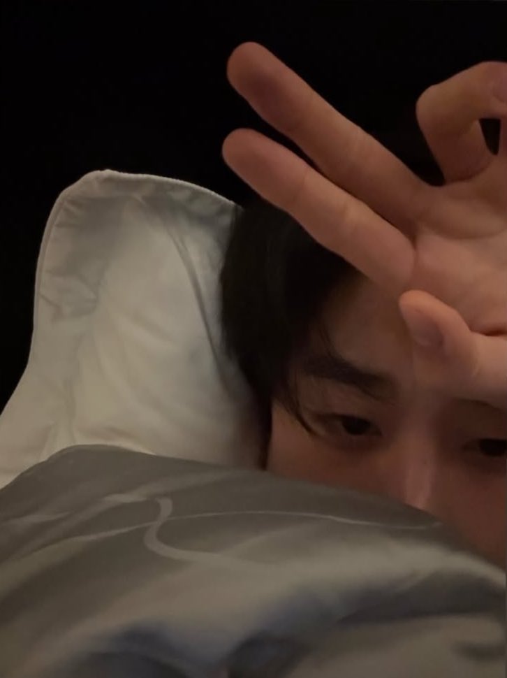 est igs update, he just woke up 😭

( #est_rvp )