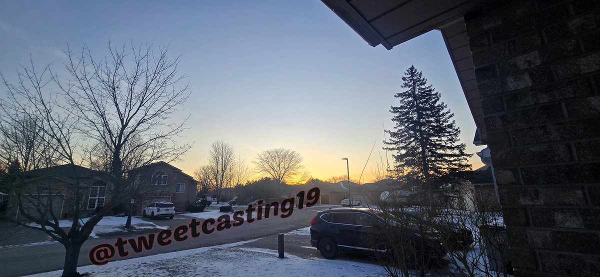 tweetcasting19's tweet photo. Always nice to come home to the glow of the sun rise in the backround after a long nightshift.
How cold is it where you are?
#sunrise #frontdoorview https://t.co/p1piET9jEs