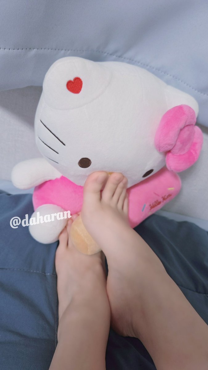 daharan's tweet photo. 내 인형이 너네보다 더 낫지?
#섹트 #펨돔 #fd #핀돔 #풋워십 #풋페티쉬 #발사진 https://t.co/RbHLBj14OL